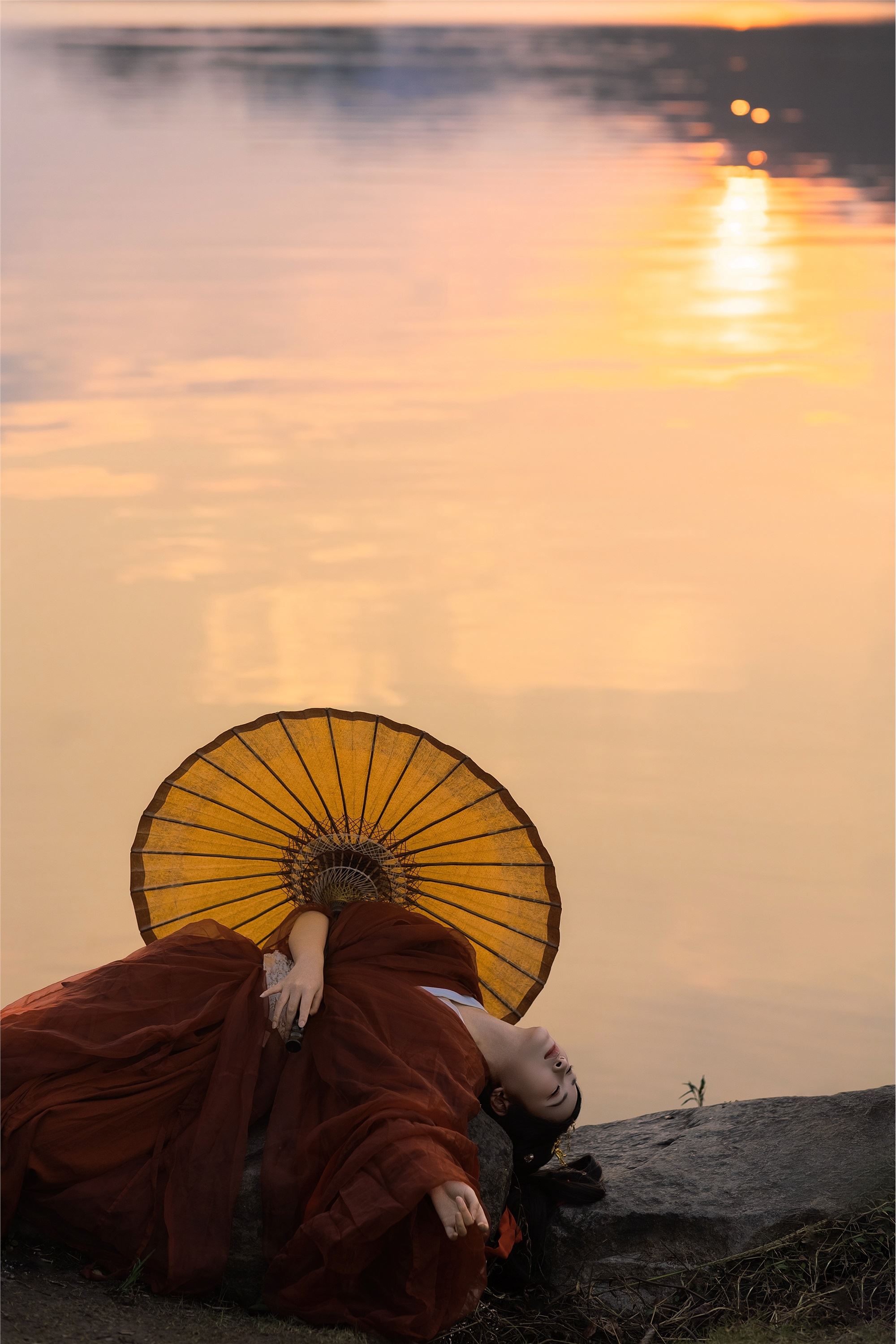 YITUYU艺图语 2025.01.27 落日熔金 江月月月